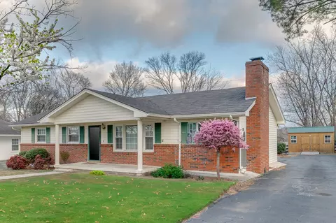 302 W Colonial St, Woodbury, TN 37190