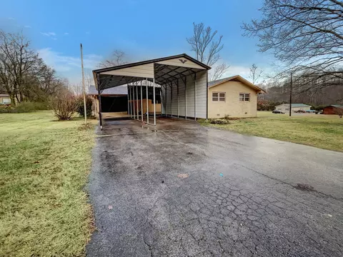 213 Patterson St, Dickson, TN 37055 photo 2