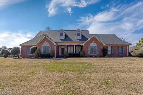350 Bridlewood Dr, Fayetteville, TN 37334