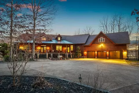 2672 Longbranch Rd, Spencer, TN 38585