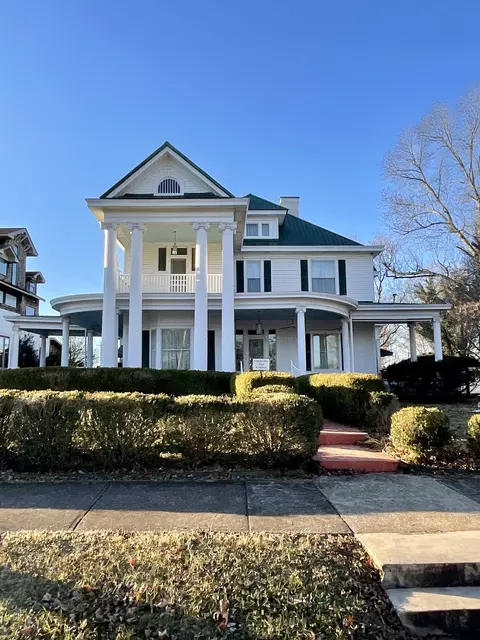 229 Pulaski St, Lawrenceburg, TN 38464