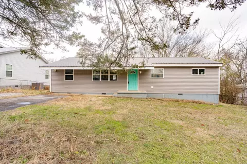 31 Fine St, Rossville, GA 30741