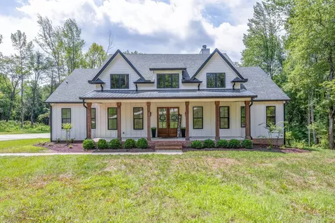 139 Old Highway 96, Burns, TN 37029
