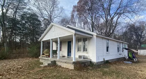 82 Old Lincoln Rd, Fayetteville, TN 37334