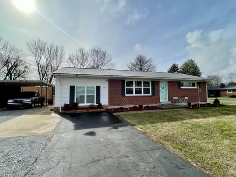 209 Jackson St, Lawrenceburg, TN 38464