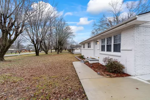 1104 Ellington Dr, Lafayette, TN 37083