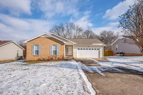 413 Sandburg Dr, Clarksville, TN 37042