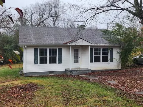 134 N Church Ave, Camden, TN 38320