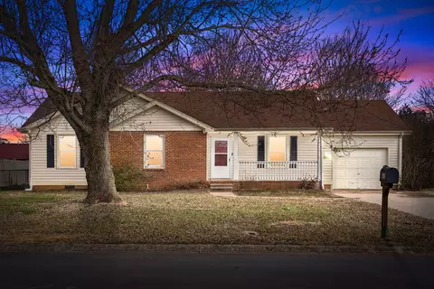 3415 Polly Dr, Clarksville, TN 37042