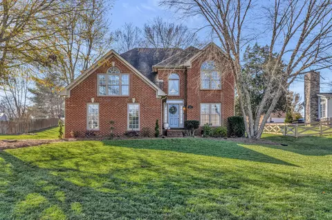 1010 Creekglen Ct, Hendersonville, TN 37075