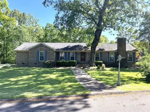 208 Heritage Dr, Tullahoma, TN 37388