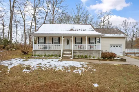1025 Serenity Cir, Ashland City, TN 37015