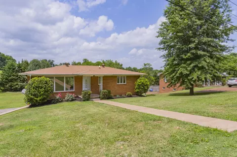 1064 Woodland Dr, Pulaski, TN 38478