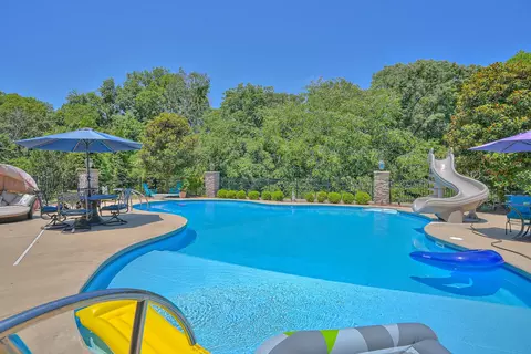 4016 Ironwood Dr, Greenbrier, TN 37073