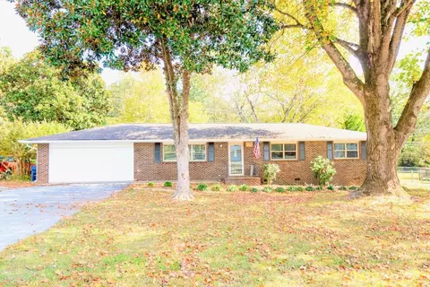 121 Hamel Dr, Chickamauga, GA 30707