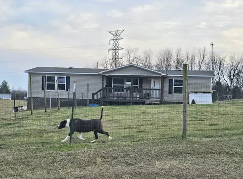 586 Sparrow Rd, Lafayette, TN 37083