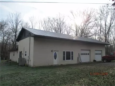 595 Back Valley Rd, Trenton, GA 30752