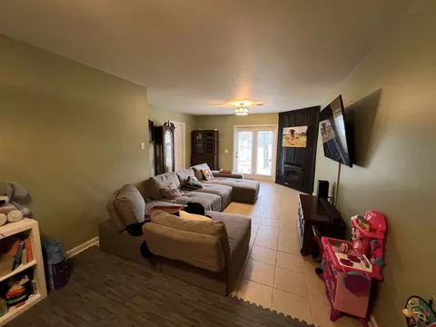 Living - 2001 Cherokee Trl, Springfield, TN 37172 photo 6 of 6