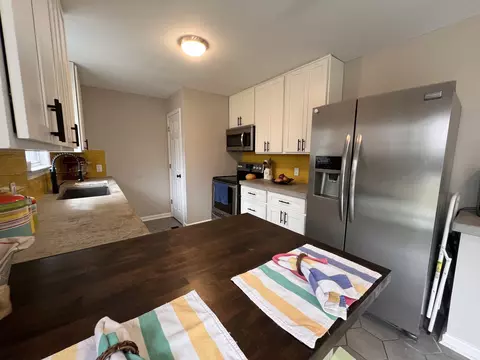 Kitchen - 2001 Cherokee Trl, Springfield, TN 37172 photo 3 of 4