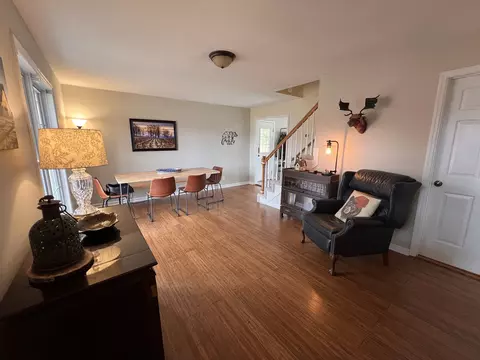 Living - 2001 Cherokee Trl, Springfield, TN 37172 photo 4 of 6
