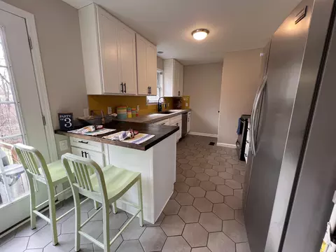 Kitchen - 2001 Cherokee Trl, Springfield, TN 37172 photo 2 of 4