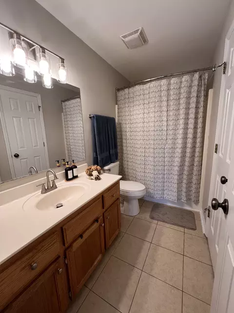Bath - 2001 Cherokee Trl, Springfield, TN 37172 photo 1 of 1