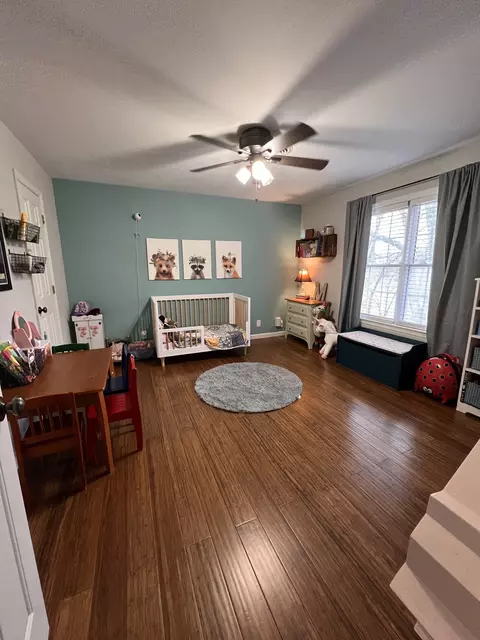 Living - 2001 Cherokee Trl, Springfield, TN 37172 photo 3 of 6