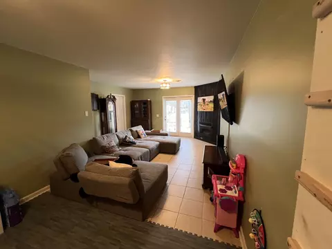 Living - 2001 Cherokee Trl, Springfield, TN 37172 photo 5 of 6