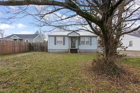 2715 Lindsey Dr, Hopkinsville, KY 42240