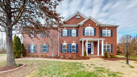 212 Woodcrest Ct, Franklin, TN 37067