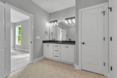 Bath - 931 Baxter Rd, Murfreesboro, TN 37130 photo 1 of 3