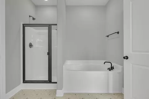 Bath - 931 Baxter Rd, Murfreesboro, TN 37130 photo 2 of 3