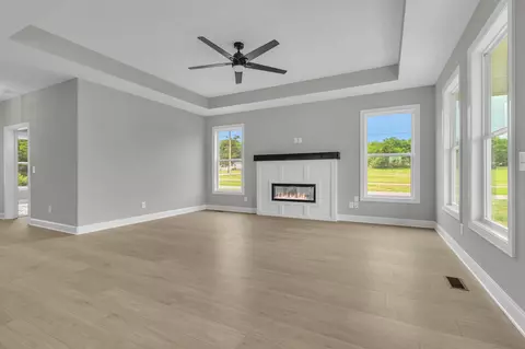 Living - 931 Baxter Rd, Murfreesboro, TN 37130 photo 4 of 6
