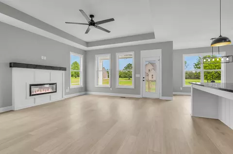 Living - 931 Baxter Rd, Murfreesboro, TN 37130 photo 2 of 6