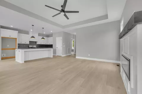 Living - 931 Baxter Rd, Murfreesboro, TN 37130 photo 5 of 6