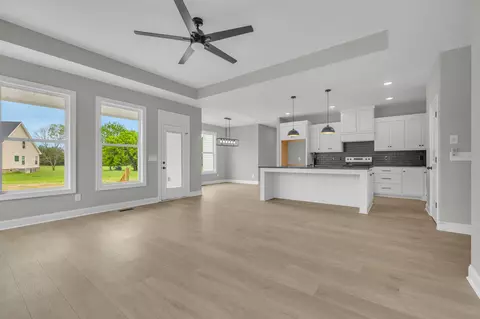 Living - 931 Baxter Rd, Murfreesboro, TN 37130 photo 6 of 6