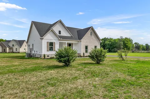 Exterior - 931 Baxter Rd, Murfreesboro, TN 37130 photo 5 of 11