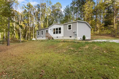 102 Gordon Dr, Chickamauga, GA 30707