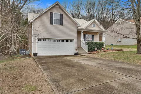 633 Woodland Hills Dr, La Vergne, TN 37086