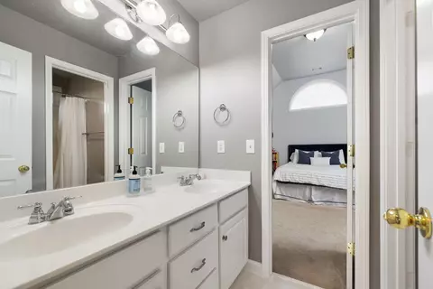Bath - 159 Cornerstone Cir, Franklin, TN 37064 photo 8 of 9