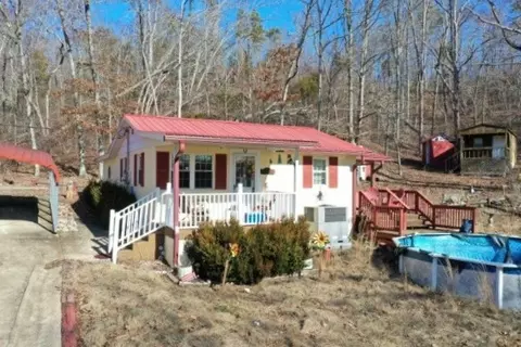 7310 Roan Creek Rd, Lobelville, TN 37097