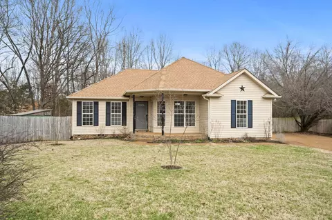 1052 Glennie Lee Dr, Greenbrier, TN 37073