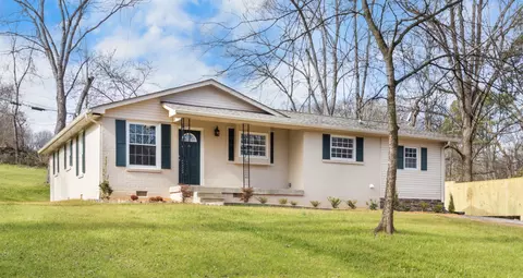 2060 Shelby Dr, Clarksville, TN 37043