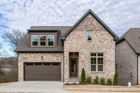 2040 Blackstone Dr, Hendersonville, TN 37075