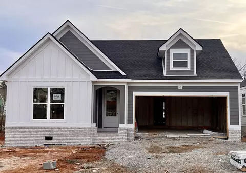 589 Centre St, Pleasant View, TN 37146