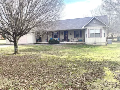 4030 Lone Wolf Cir, Crossville, TN 38572
