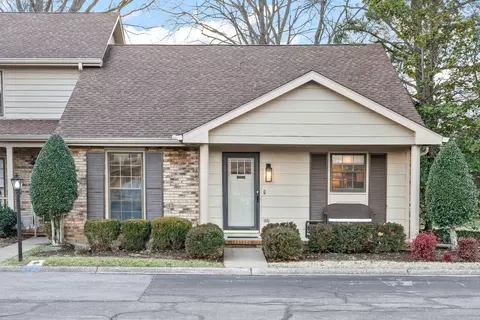 2172 Memorial Dr #B6, Clarksville, TN 37043
