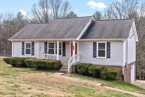 1978 Seven Mile Ferry Rd, Clarksville, TN 37040