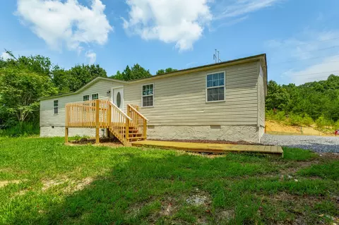 566 Woods Rd, Tunnel Hill, GA 30755