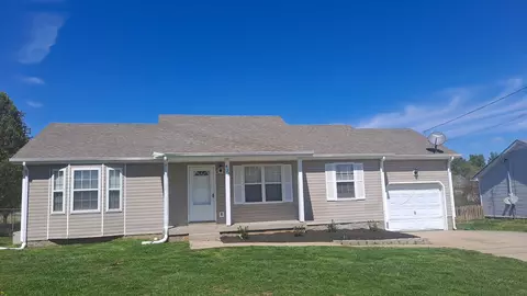 425 Pacific Ave, Oak Grove, KY 42262